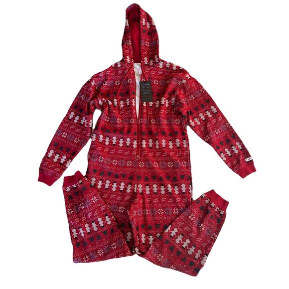 Fabletics Winter Red Fair Isle Cozy Fleece Hooded Onesie Pajamas Medium - Picture 2 of 8